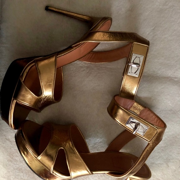 Heels - Picture 3 of 5